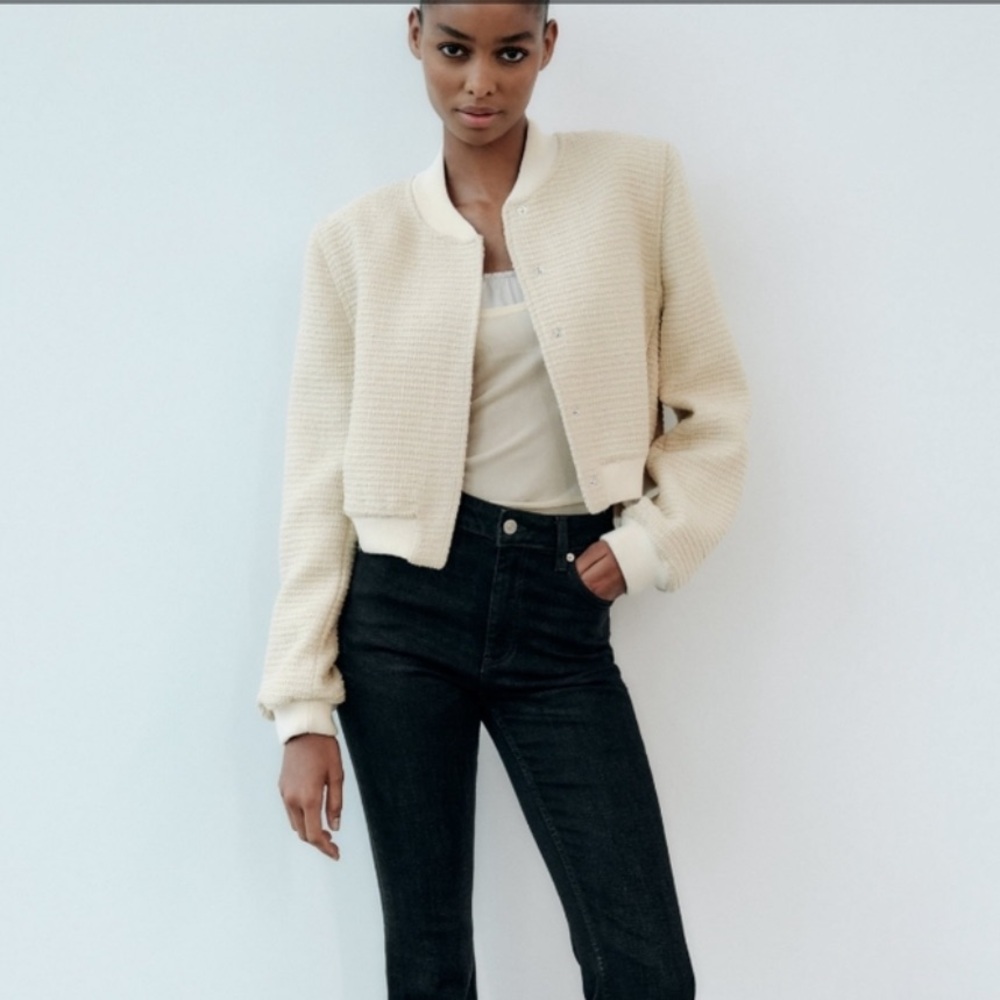 Zara CROPPED TEXTURED BOMBER JACKET NWT Size XL
2010/880